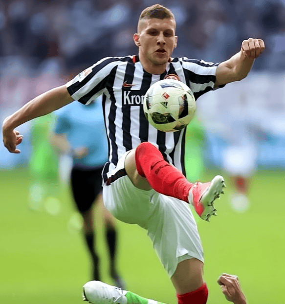 包含门兴格拉德巴赫向沙尔克发起挑战的词条